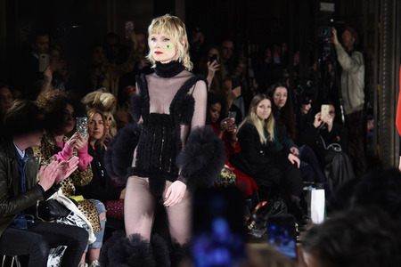 Pam Hogg Fashion Show auf der London Fashion Week AW18