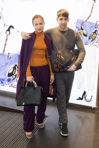 Samsonite & Kilian Kerner Kater-Imbiss in Berlin
