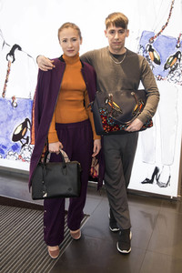 Samsonite & Kilian Kerner Kater-Imbiss in Berlin