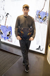 Samsonite & Kilian Kerner Kater-Imbiss in Berlin