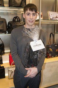 Samsonite & Kilian Kerner Kater-Imbiss in Berlin