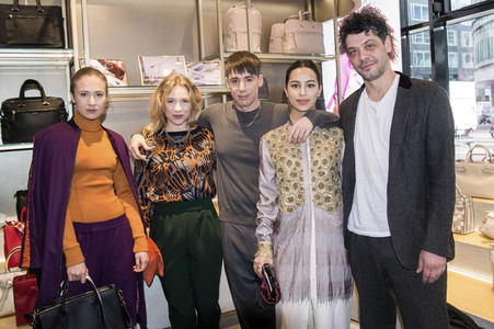 Samsonite & Kilian Kerner Kater-Imbiss in Berlin