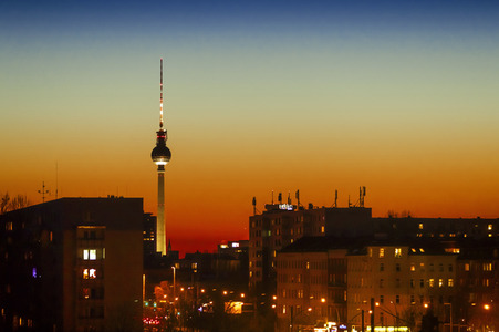Symbolfoto Berlin am Abend