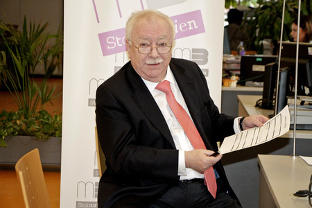 Michael Häupl unterzeichnet Volksbegehren in Wien