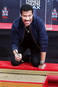 Hand and Footprint Ceremony mit Lionel Richie in Los Angeles