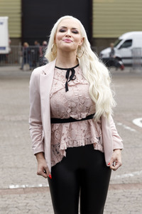 Daniela Katzenberger auf der Top Hair Messe in Düsseldorf