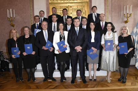 Aushändigung der Ernennungsurkunden des neuen bayerischen Kabinetts in München