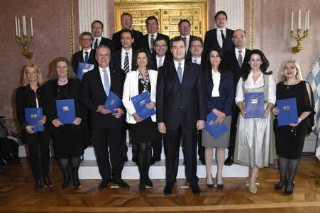 Aushändigung der Ernennungsurkunden des neuen bayerischen Kabinetts in München