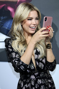 Sylvie Meis präsentiert Sonnenbrillen in Hamburg