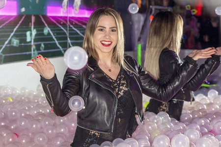 Let's Glow - 90er Jahre Neon Pop-Up Party in Berlin