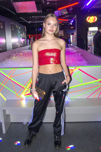 Let's Glow - 90er Jahre Neon Pop-Up Party in Berlin