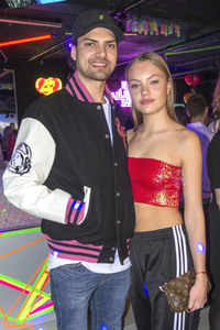 Let's Glow - 90er Jahre Neon Pop-Up Party in Berlin
