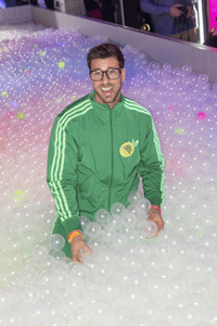 Let's Glow - 90er Jahre Neon Pop-Up Party in Berlin