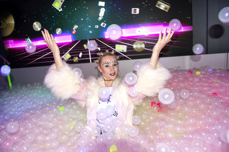 Let's Glow - 90er Jahre Neon Pop-Up Party in Berlin