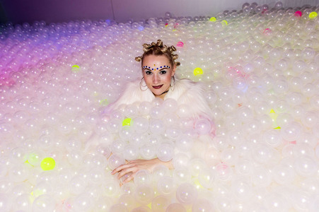 Let's Glow - 90er Jahre Neon Pop-Up Party in Berlin