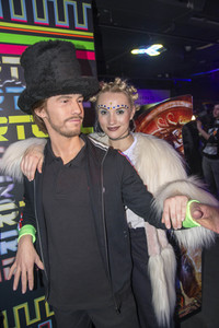 Let's Glow - 90er Jahre Neon Pop-Up Party in Berlin