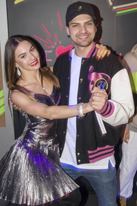 Let's Glow - 90er Jahre Neon Pop-Up Party in Berlin