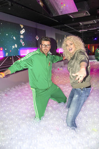 Let's Glow - 90er Jahre Neon Pop-Up Party in Berlin