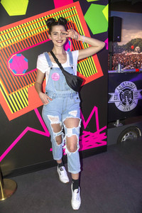 Let's Glow - 90er Jahre Neon Pop-Up Party in Berlin