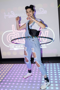 Let's Glow - 90er Jahre Neon Pop-Up Party in Berlin