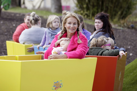 Fototermin mit Caroline Beil und Sarah Lombardi mit Kindern im Heide Park Soltau