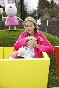 Fototermin mit Caroline Beil und Sarah Lombardi mit Kindern im Heide Park Soltau