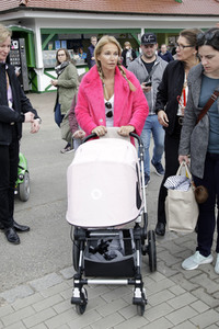 Fototermin mit Caroline Beil und Sarah Lombardi mit Kindern im Heide Park Soltau