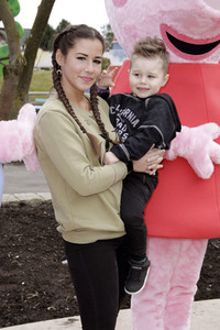 Fototermin mit Caroline Beil und Sarah Lombardi mit Kindern im Heide Park Soltau