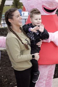 Fototermin mit Caroline Beil und Sarah Lombardi mit Kindern im Heide Park Soltau