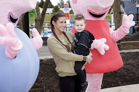 Fototermin mit Caroline Beil und Sarah Lombardi mit Kindern im Heide Park Soltau