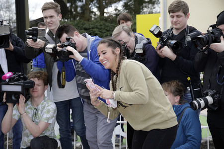 Fototermin mit Caroline Beil und Sarah Lombardi mit Kindern im Heide Park Soltau