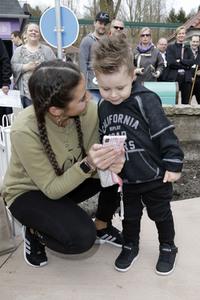 Fototermin mit Caroline Beil und Sarah Lombardi mit Kindern im Heide Park Soltau
