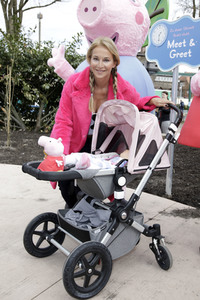 Fototermin mit Caroline Beil und Sarah Lombardi mit Kindern im Heide Park Soltau