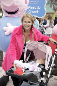 Fototermin mit Caroline Beil und Sarah Lombardi mit Kindern im Heide Park Soltau