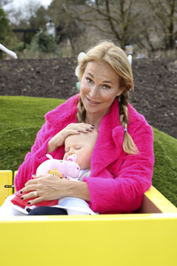 Fototermin mit Caroline Beil und Sarah Lombardi mit Kindern im Heide Park Soltau