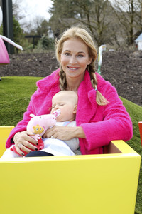 Fototermin mit Caroline Beil und Sarah Lombardi mit Kindern im Heide Park Soltau