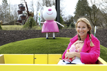 Fototermin mit Caroline Beil und Sarah Lombardi mit Kindern im Heide Park Soltau