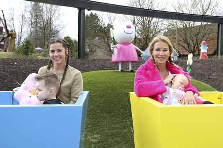 Fototermin mit Caroline Beil und Sarah Lombardi mit Kindern im Heide Park Soltau