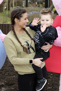 Fototermin mit Caroline Beil und Sarah Lombardi mit Kindern im Heide Park Soltau