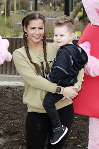 Fototermin mit Caroline Beil und Sarah Lombardi mit Kindern im Heide Park Soltau