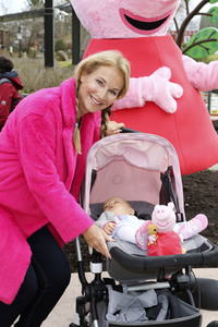 Fototermin mit Caroline Beil und Sarah Lombardi mit Kindern im Heide Park Soltau