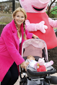 Fototermin mit Caroline Beil und Sarah Lombardi mit Kindern im Heide Park Soltau