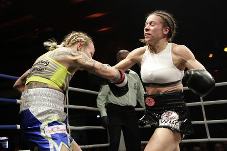 WBC WM-Boxkampf Eva Voraberger vs. Nina Radovanovic in Wiener Neustadt