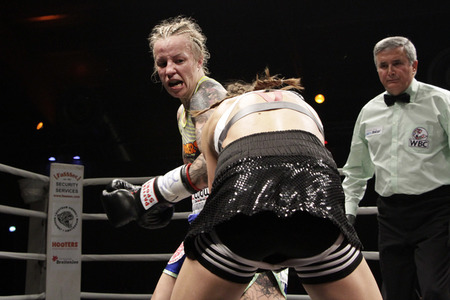 WBC WM-Boxkampf Eva Voraberger vs. Nina Radovanovic in Wiener Neustadt