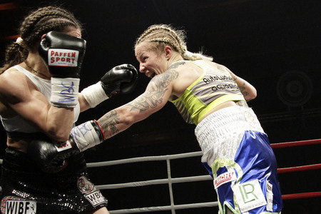 WBC WM-Boxkampf Eva Voraberger vs. Nina Radovanovic in Wiener Neustadt