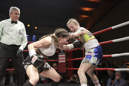 WBC WM-Boxkampf Eva Voraberger vs. Nina Radovanovic in Wiener Neustadt