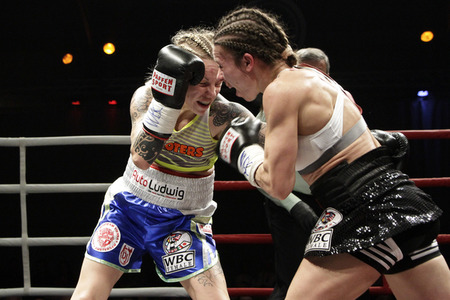 WBC WM-Boxkampf Eva Voraberger vs. Nina Radovanovic in Wiener Neustadt
