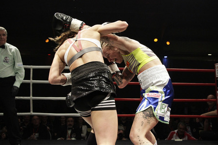 WBC WM-Boxkampf Eva Voraberger vs. Nina Radovanovic in Wiener Neustadt