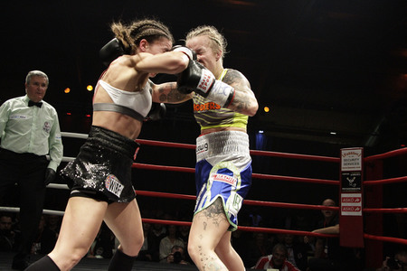 WBC WM-Boxkampf Eva Voraberger vs. Nina Radovanovic in Wiener Neustadt