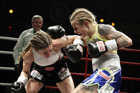 WBC WM-Boxkampf Eva Voraberger vs. Nina Radovanovic in Wiener Neustadt